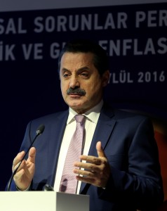 Gıda, Tarım ve Hayvancılık Bakanı Faruk Çelik, Tekfen Tower'da düzenlenen "Yapısal Sorunlar Perspektifinden Verimlilik ve Gıda Enflasyonu" konulu konferansa katılarak konuşma yaptı. ( İsa Terli - Anadolu Ajansı )