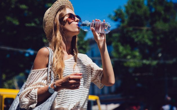 Sıcak yaz aylarında su dostu besinlerle zinde kalmanın 9 yolu