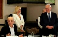 Metin Yurdagül Onursal Başkan olarak MÜMSAD meşalesini Ebru Akdağ’a verdi