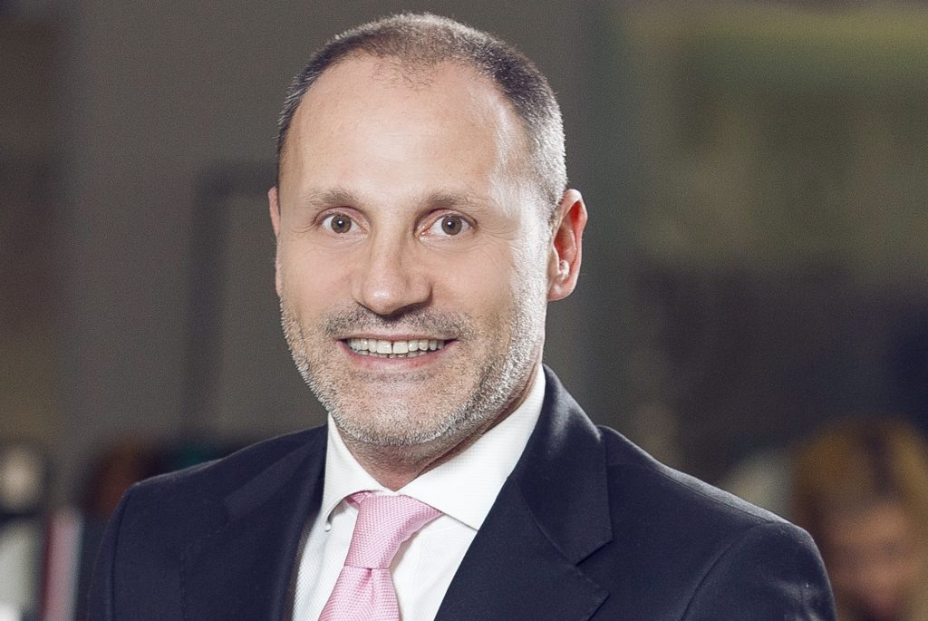 Ülker’de Satış Başkan Yardımcılığı görevine   Kayhan Zenginoğlu getirildi.